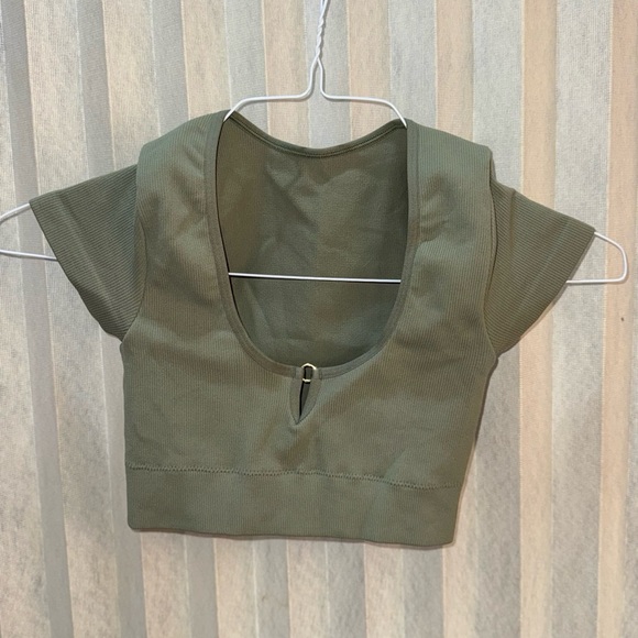 Ring cap crop top - Picture 2 of 4